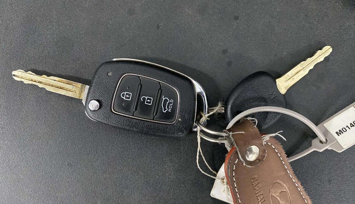2021 Hyundai VENUE S 1.2, Petrol, Manual, 29,018 km, Key Close Up