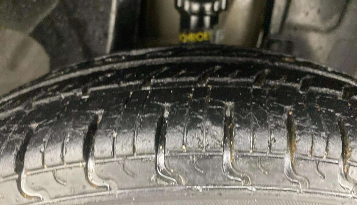 2017 Renault Kwid RXT 1.0, Petrol, Manual, 49,951 km, Right Front Tyre Tread