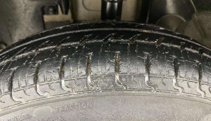 2017 Renault Kwid RXT 1.0, Petrol, Manual, 49,951 km, Left Front Tyre Tread