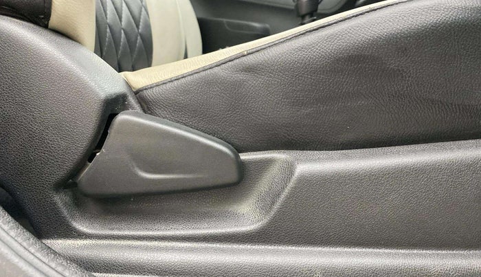 2017 Renault Kwid RXT 1.0, Petrol, Manual, 49,951 km, Driver Side Adjustment Panel