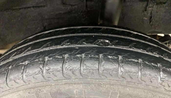 2017 Renault Kwid RXT 1.0, Petrol, Manual, 49,951 km, Left Rear Tyre Tread
