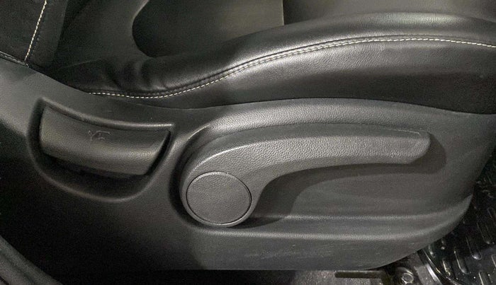 2016 Hyundai Creta SX PLUS 1.6 PETROL, Petrol, Manual, 36,571 km, Driver Side Adjustment Panel