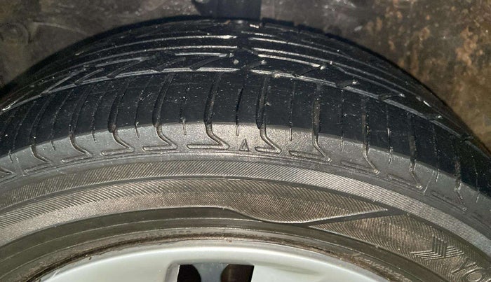 2012 Honda Brio S MT, Petrol, Manual, 30,236 km, Left Rear Tyre Tread