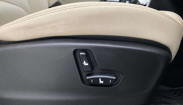 2022 MG HECTOR SMART PRO EX 1.5 TURBO MT PETROL, Petrol, Manual, 5,396 km, Driver Side Adjustment Panel