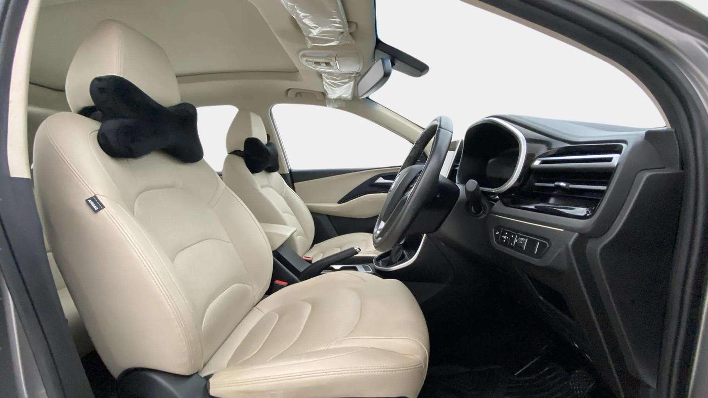 2022 MG HECTOR SMART PRO EX 1.5 TURBO MT PETROL, Petrol, Manual, 5,472 km, Right Side Front Door Cabin
