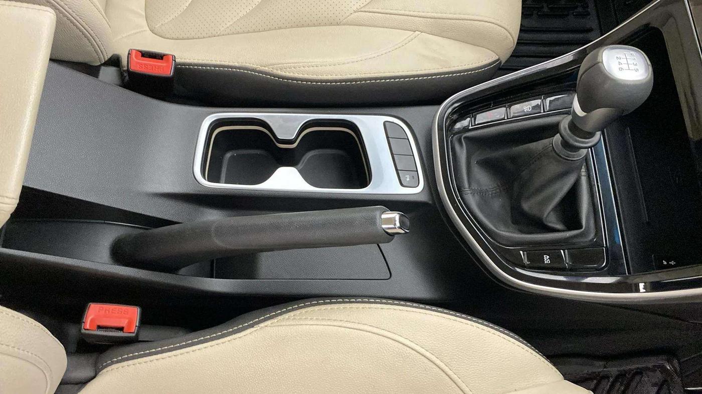2022 MG HECTOR SMART PRO EX 1.5 TURBO MT PETROL, Petrol, Manual, 5,472 km, Gear Lever
