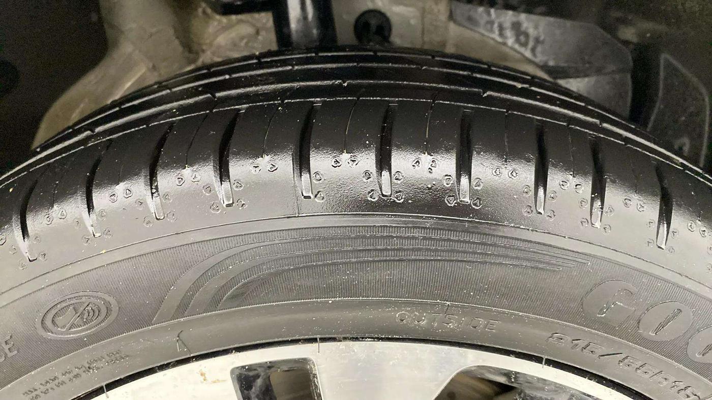 2022 MG HECTOR SMART PRO EX 1.5 TURBO MT PETROL, Petrol, Manual, 5,472 km, Right Front Tyre Tread