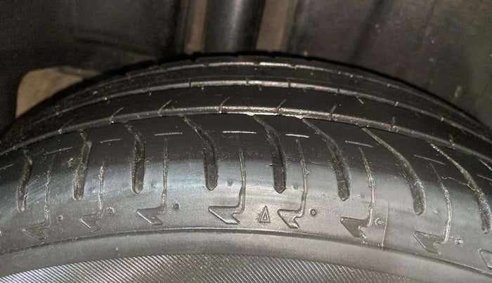 2020 Maruti Ciaz DELTA 1.5 SHVS MT PETROL, Petrol, Manual, 50,166 km, Right Rear Tyre Tread