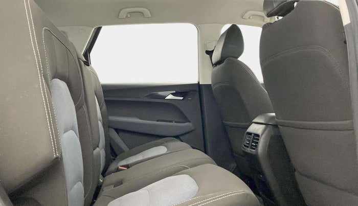 2021 MG HECTOR SUPER 1.5 PETROL, Petrol, Manual, 15,986 km, Right Side Rear Door Cabin