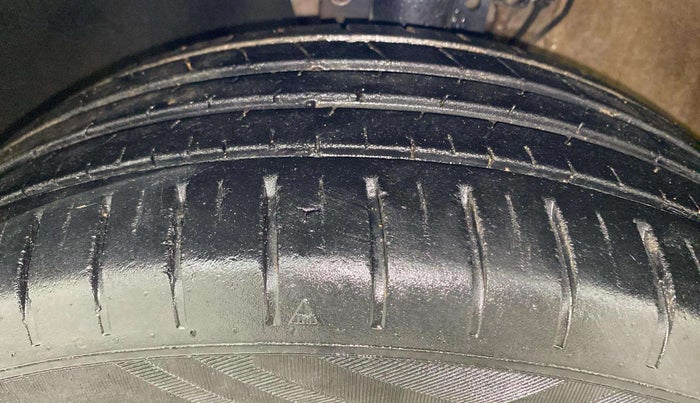 2018 Volkswagen Polo HIGHLINE1.2L, Petrol, Manual, 63,400 km, Left Front Tyre Tread