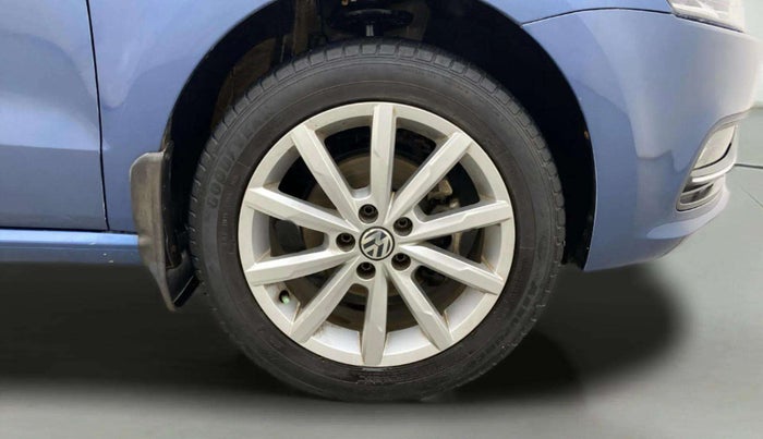 2018 Volkswagen Polo HIGHLINE1.2L, Petrol, Manual, 63,400 km, Right Front Wheel