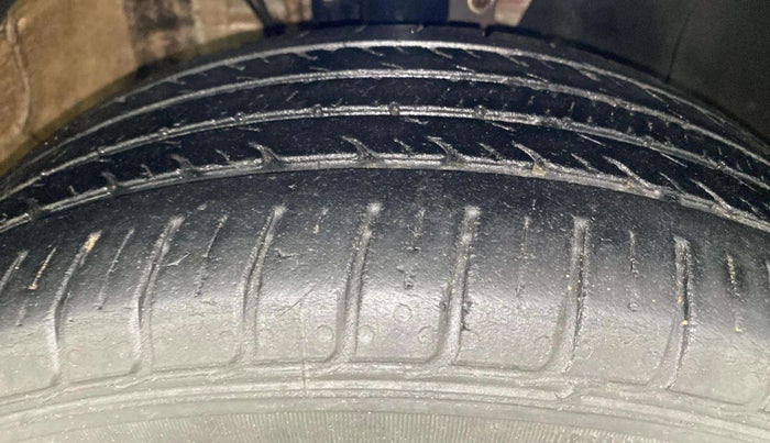 2018 Volkswagen Polo HIGHLINE1.2L, Petrol, Manual, 63,400 km, Right Front Tyre Tread