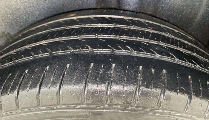 2018 Volkswagen Polo HIGHLINE1.2L, Petrol, Manual, 63,400 km, Left Rear Tyre Tread