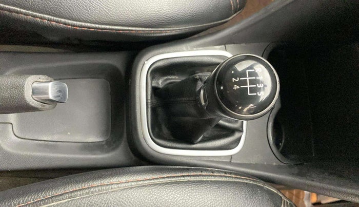 2018 Volkswagen Polo HIGHLINE1.2L, Petrol, Manual, 63,400 km, Gear Lever