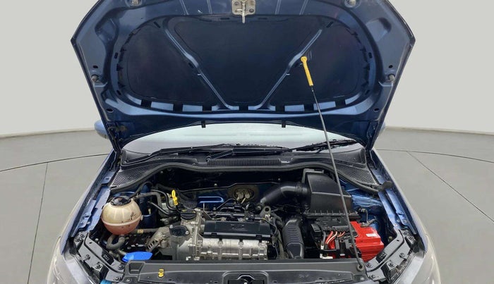 2018 Volkswagen Polo HIGHLINE1.2L, Petrol, Manual, 63,400 km, Open Bonet
