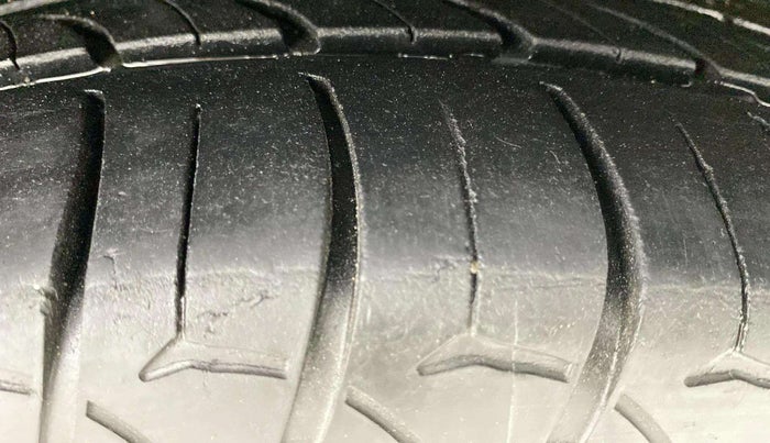 2016 Honda City 1.5L I-VTEC SV, Petrol, Manual, 1,08,459 km, Right Front Tyre Tread