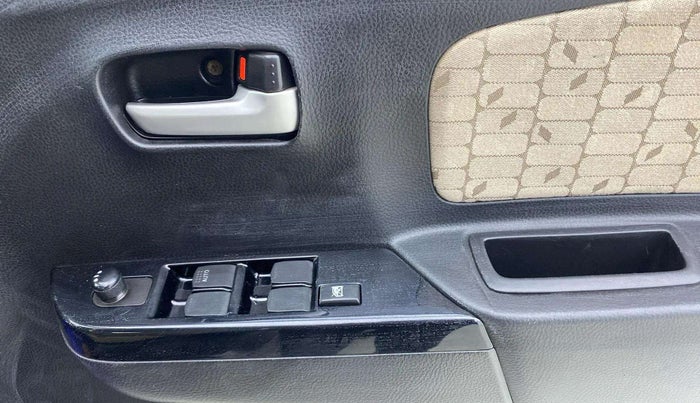 2018 Maruti Wagon R 1.0 VXI, Petrol, Manual, 32,290 km, Driver Side Door Panels Control