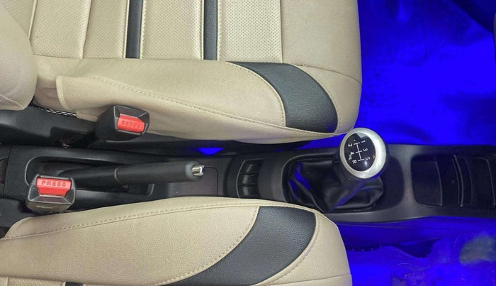 2018 Maruti Wagon R 1.0 VXI, Petrol, Manual, 32,290 km, Gear Lever
