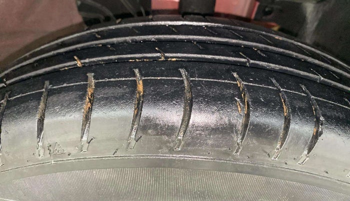 2018 Renault Kwid RXT 1.0, Petrol, Manual, 80,144 km, Right Front Tyre Tread