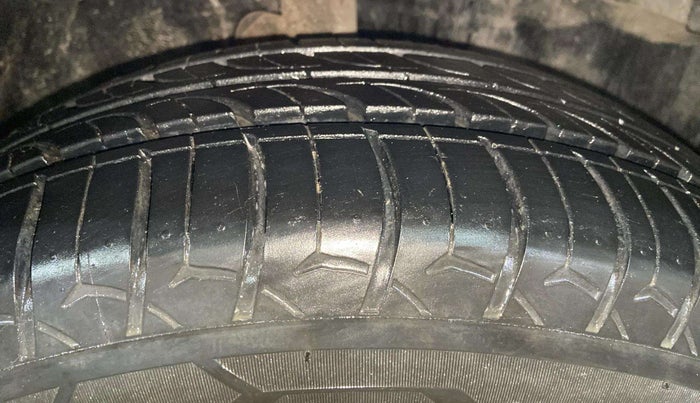 2018 Toyota Corolla Altis G PETROL, Petrol, Manual, 59,579 km, Right Front Tyre Tread