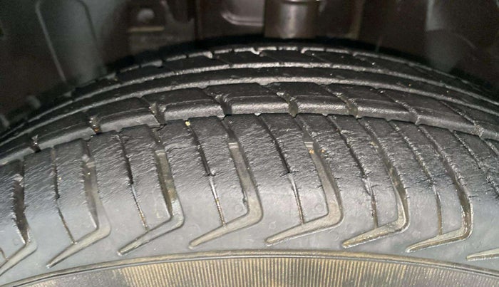 2017 Renault Kwid RXT 1.0 AMT, Petrol, Automatic, 15,470 km, Left Front Tyre Tread