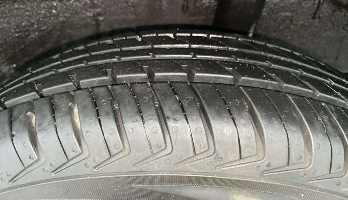 2017 Renault Kwid RXT 1.0 AMT, Petrol, Automatic, 15,470 km, Left Rear Tyre Tread