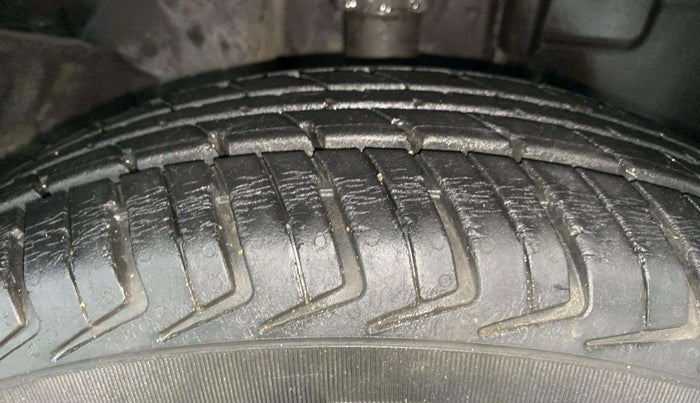 2017 Renault Kwid RXT 1.0 AMT, Petrol, Automatic, 15,470 km, Right Front Tyre Tread