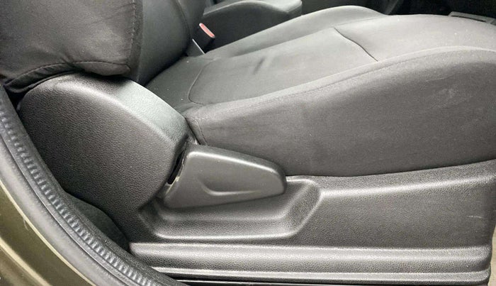 2017 Renault Kwid RXT 1.0 AMT, Petrol, Automatic, 15,470 km, Driver Side Adjustment Panel