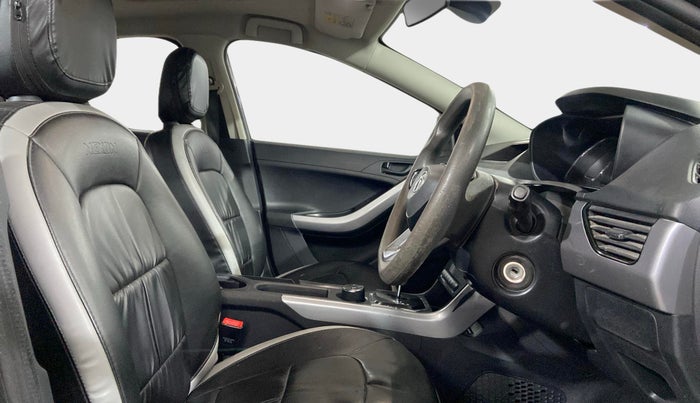 2021 Tata NEXON XMA SUNROOF DIESEL, Diesel, Automatic, 75,702 km, Right Side Front Door Cabin
