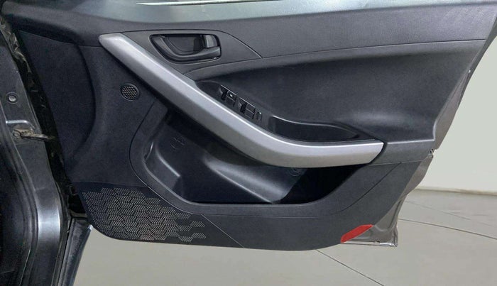 2021 Tata NEXON XMA SUNROOF DIESEL, Diesel, Automatic, 75,702 km, Driver Side Door Panels Control