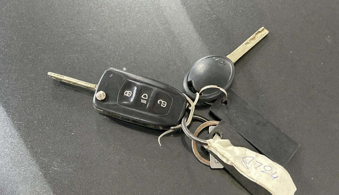2021 Tata NEXON XMA SUNROOF DIESEL, Diesel, Automatic, 75,702 km, Key Close Up