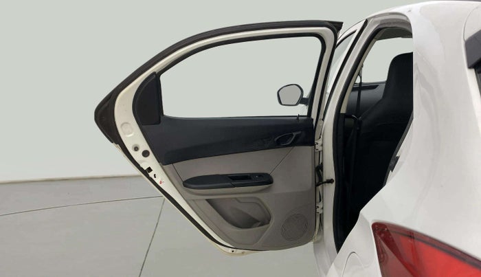 2017 Tata Tiago XT PETROL, CNG, Manual, 1,23,211 km, LHS Rear Door