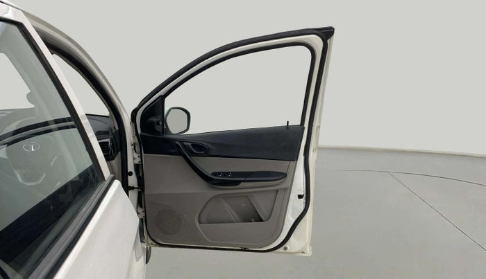 2017 Tata Tiago XT PETROL, CNG, Manual, 1,23,211 km, RHS Front Door