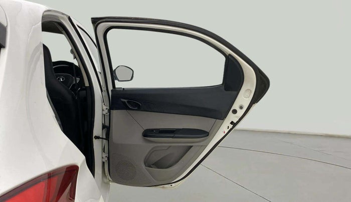 2017 Tata Tiago XT PETROL, CNG, Manual, 1,23,211 km, RHS Rear Door