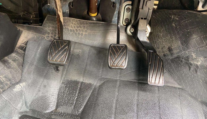 2017 Maruti Swift VXI, Petrol, Manual, 55,638 km, Pedals