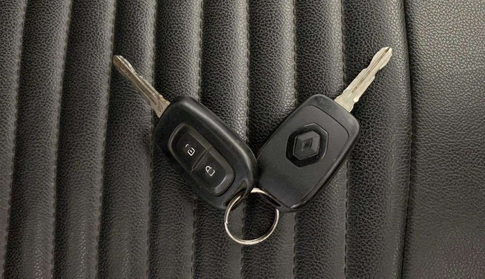 2019 Renault TRIBER RXL MT, Petrol, Manual, 33,204 km, Key Close Up