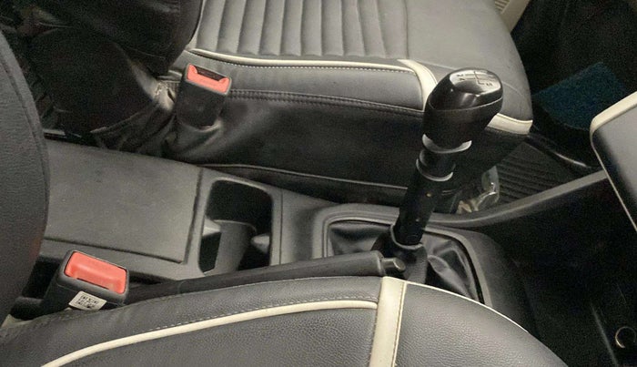 2019 Renault TRIBER RXL MT, Petrol, Manual, 33,204 km, Gear Lever