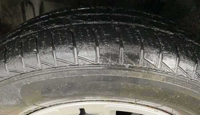 2019 Renault TRIBER RXL MT, Petrol, Manual, 33,204 km, Left Rear Tyre Tread