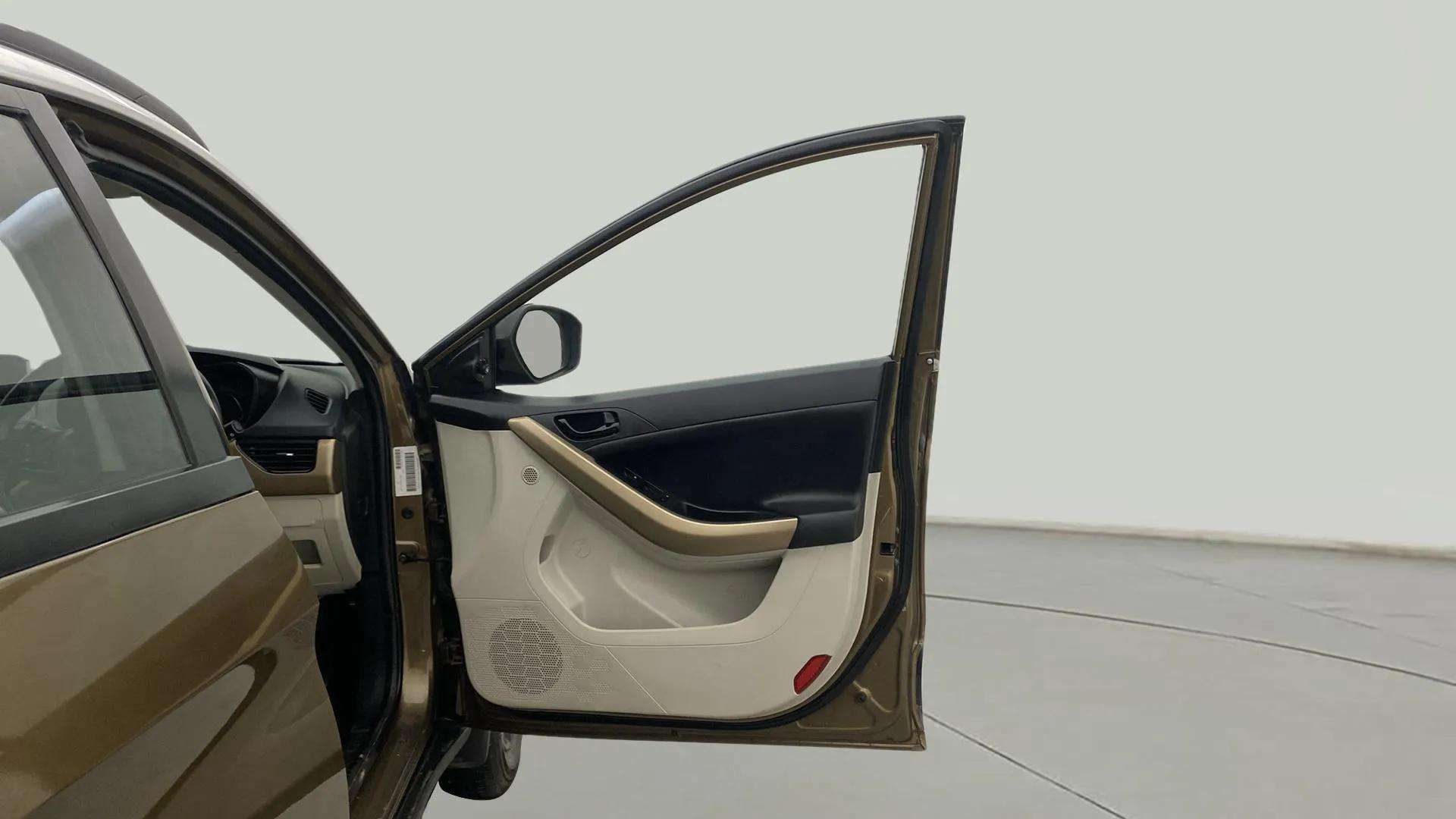 RHS-Front-Door-Open-32