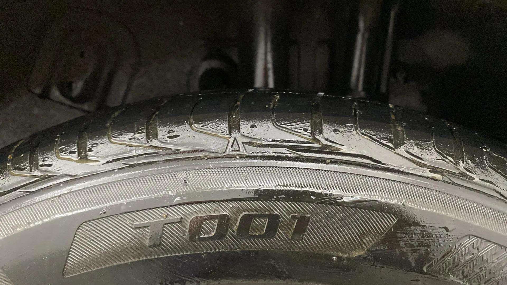 LHS-Rear-Tyre-Tread-21