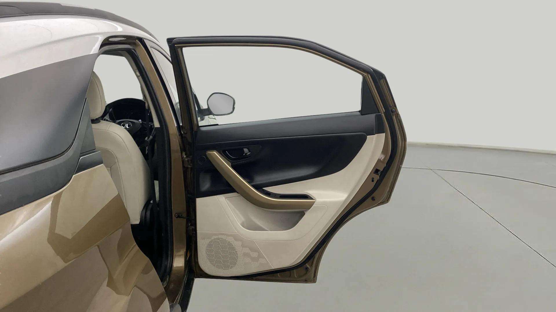 RHS-Rear-Door-Open-33
