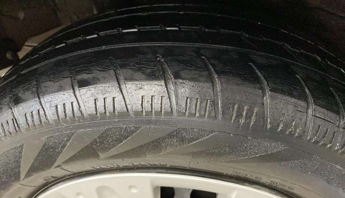 2014 Honda Amaze 1.2L I-VTEC S, Petrol, Manual, 33,176 km, Left Front Tyre Tread
