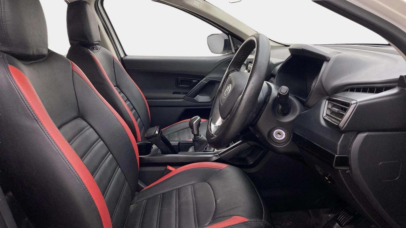 2020 Tata Harrier XE 2.0L KRYOTEC, Diesel, Manual, 76,245 km, Right Side Front Door Cabin
