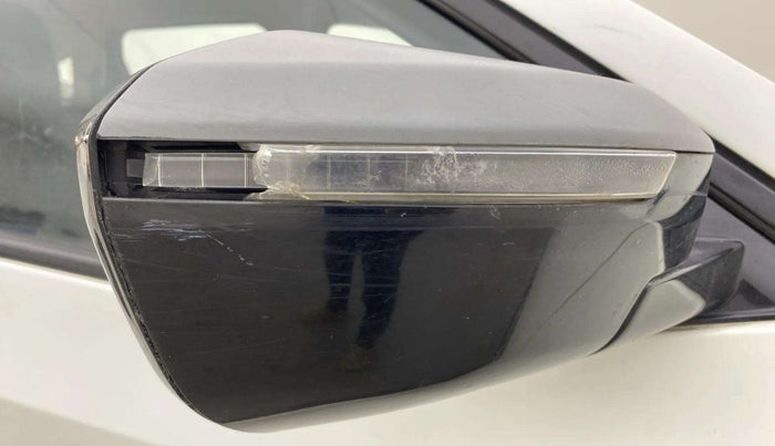 2020 Tata Harrier XE 2.0L KRYOTEC, Diesel, Manual, 75,541 km, Right rear-view mirror - Indicator light has minor damage