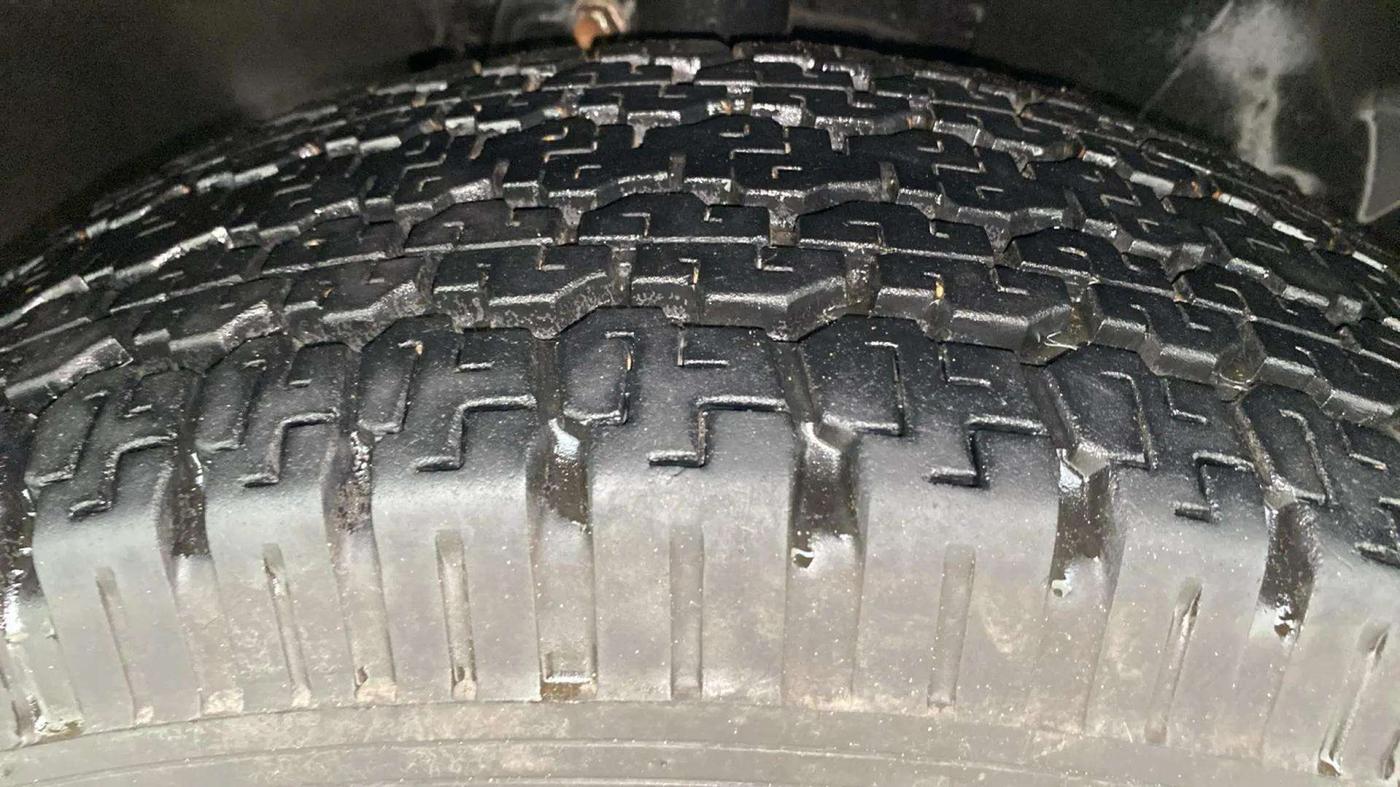 2020 Tata Harrier XE 2.0L KRYOTEC, Diesel, Manual, 76,245 km, Right Front Tyre Tread