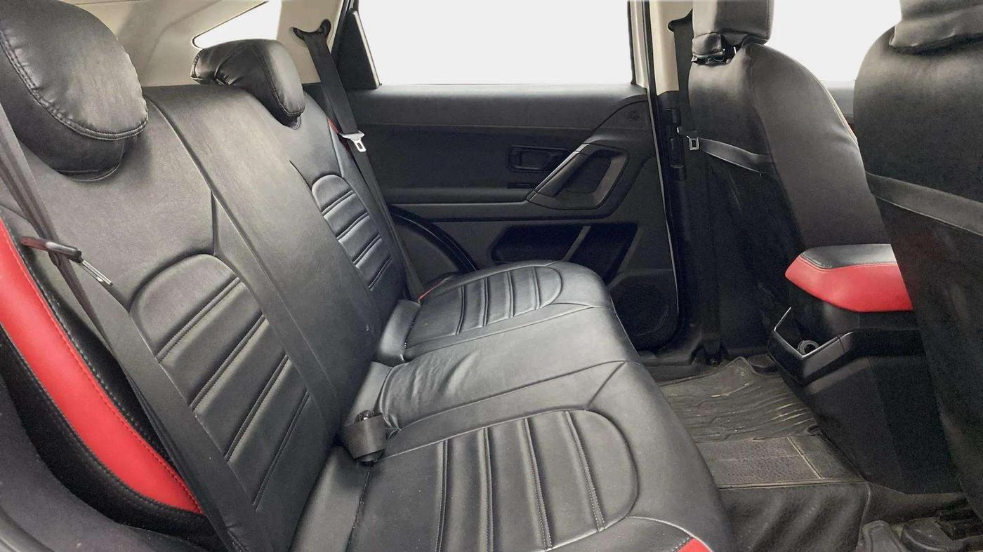 2020 Tata Harrier XE 2.0L KRYOTEC, Diesel, Manual, 76,245 km, Right Side Rear Door Cabin