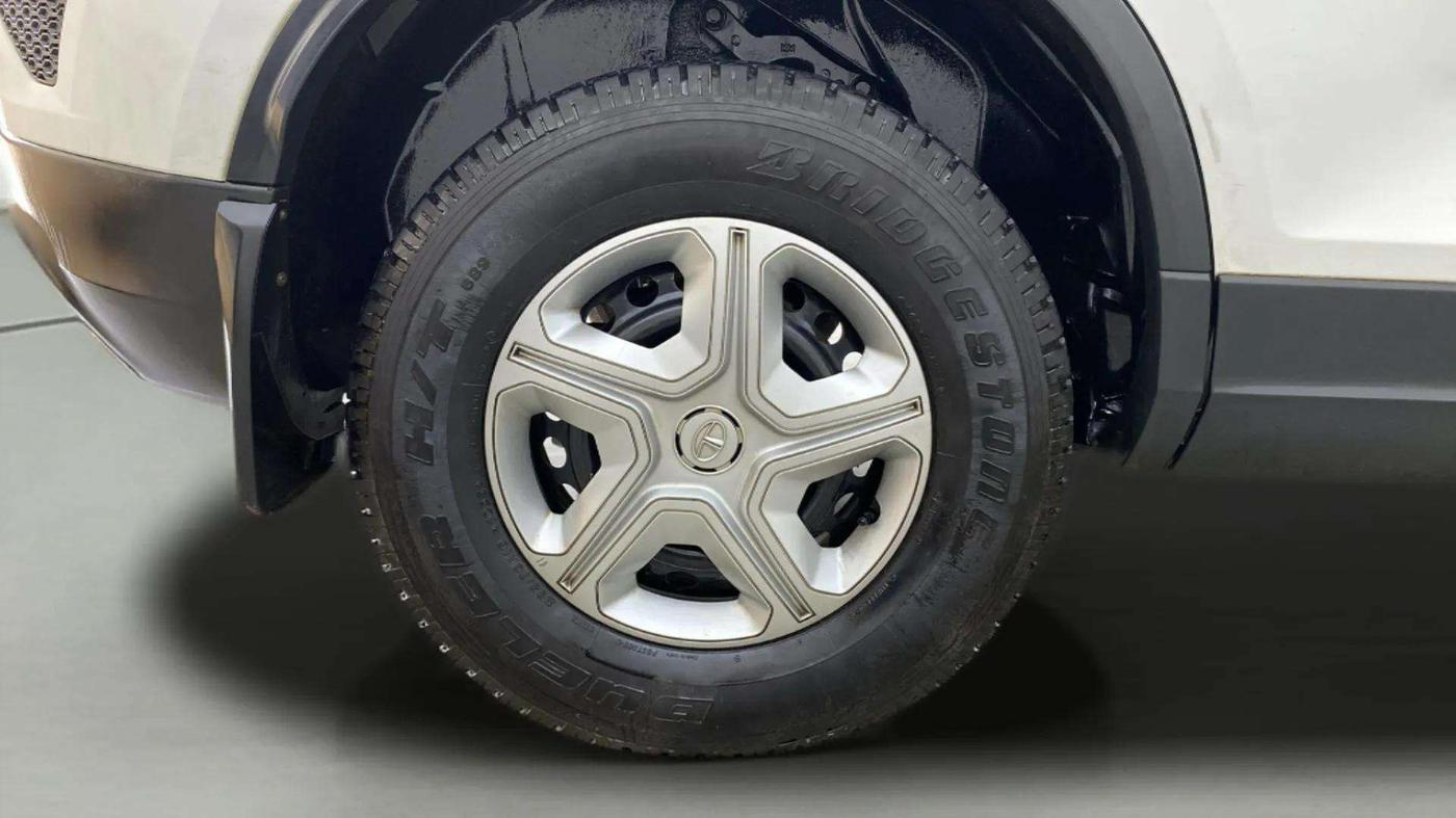 2020 Tata Harrier XE 2.0L KRYOTEC, Diesel, Manual, 76,245 km, Right Rear Wheel