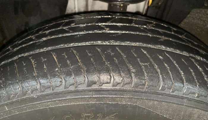 2021 Nissan MAGNITE XL, Petrol, Manual, 25,156 km, Left Front Tyre Tread