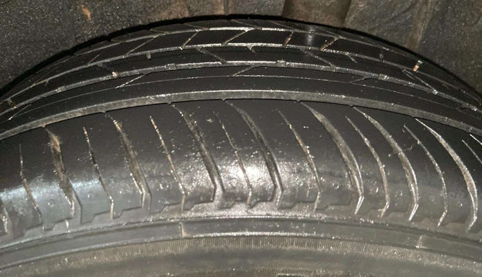 2021 Nissan MAGNITE XL, Petrol, Manual, 25,156 km, Left Rear Tyre Tread