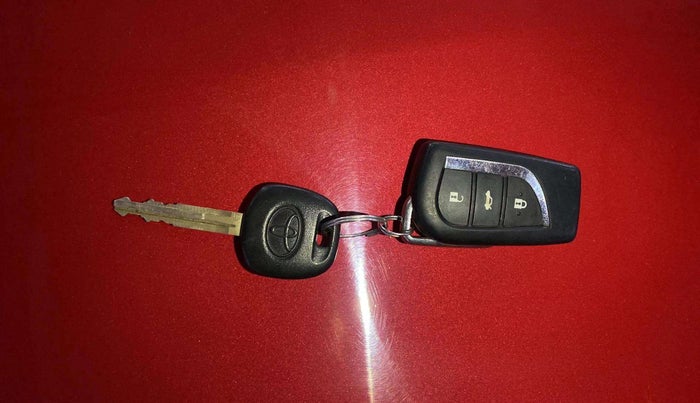 2020 Toyota YARIS J MT, Petrol, Manual, 23,543 km, Key Close Up